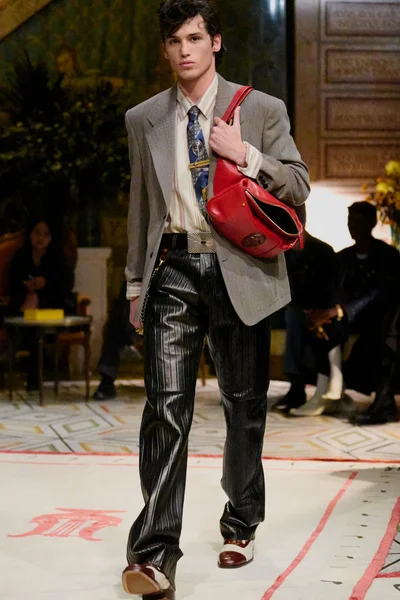 Look 38